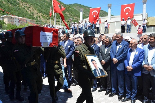 PKK tarafından katledilen öğretmen defnedildi