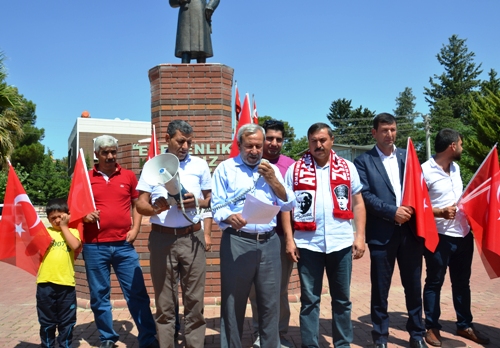 CHP'liler Atatürk heykeline yapılan saldırıya tepki gösterdi