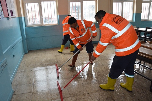 Siverek'teki tüm okullarda yıkama çalışması başlatıldı 