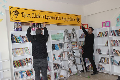 Siverekte köy öğrencileri için kütüphane çalışması