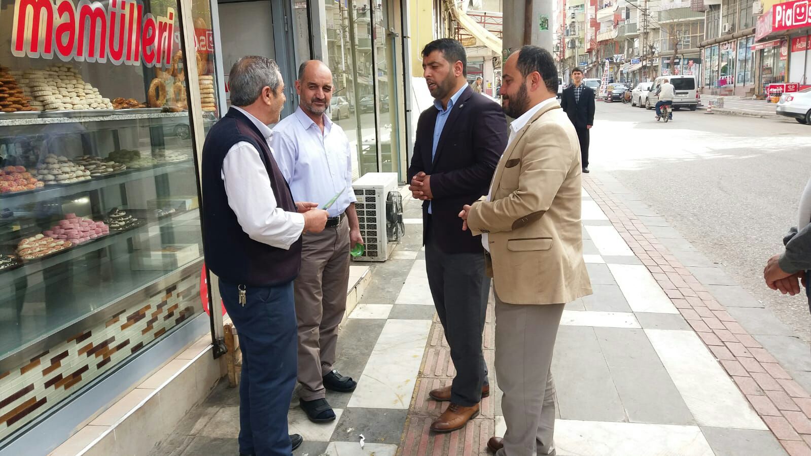 Huda Par Siverek Caddesi esnafının sorunlarını dinledi
