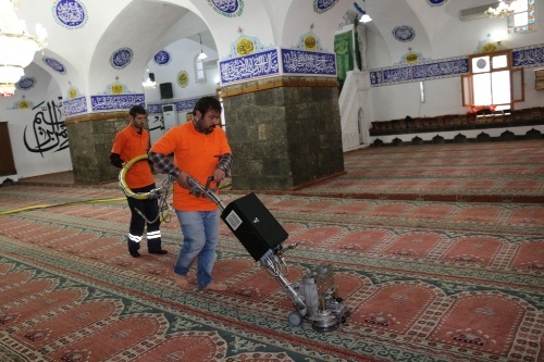 Ramazan ayı öncesi camiler temizleniyor