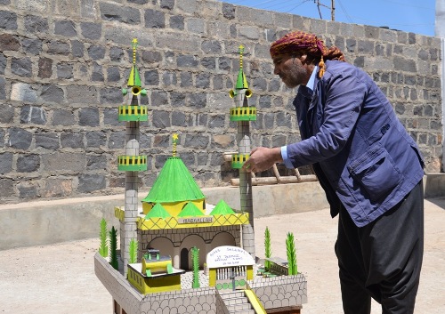 Kartondan güneş panelli cami maketi yaptı