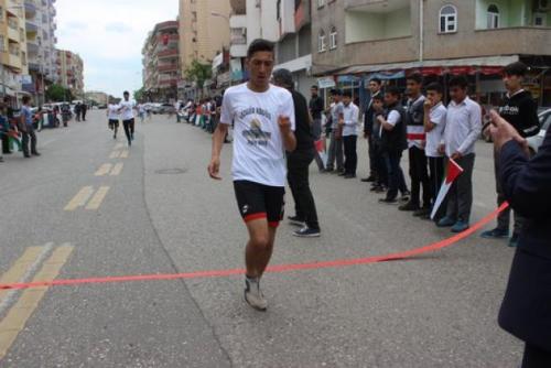 Öğrenciler Kudüs davasına dikkat çekmek için koştu