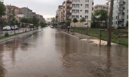Siverek'te sağanak yağış etkili oldu