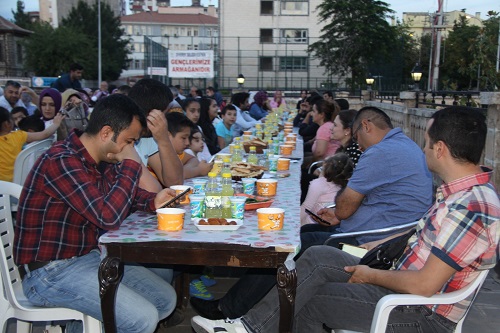 Sağlık-Sen üye ve gönüllüleri ile iftarda buluştu 