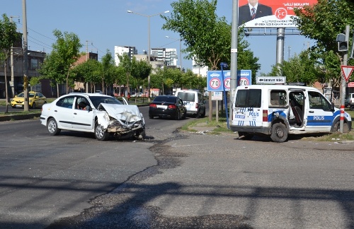 Siverek'te trafik kazası: 2 polis, 1 asker yaralı
