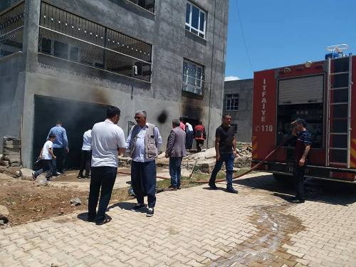 Bodrum katındaki yangın 2.5 saatte söndürüldü