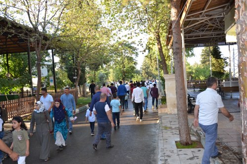 Siverekliler bayramda ölmüş yakınlarını unutmadı