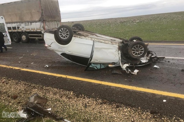 Kontrolden çıkan otomobil takla attı: 2 yaralı
