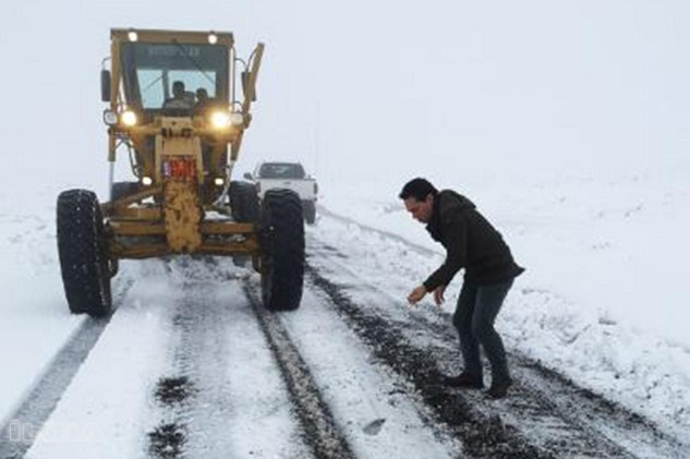 Siverek'te kardan dolayı kapanan yollar açıldı

