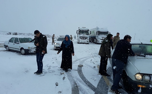 Siverek- Diyarbakır Karayolu kar yüzünden kapandı