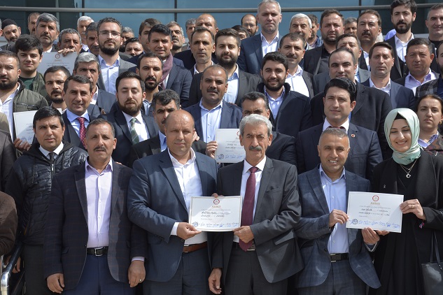 Başkan Aydın, mazbatasını alarak göreve başladı