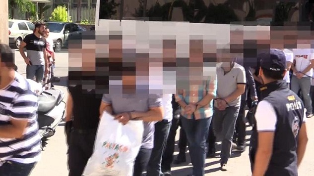 İnternetten bahise 18 tutuklama
