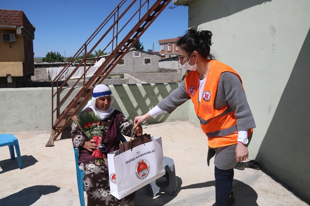 Siverek Kaymakamlığı asırlık anneleri unutmadı
