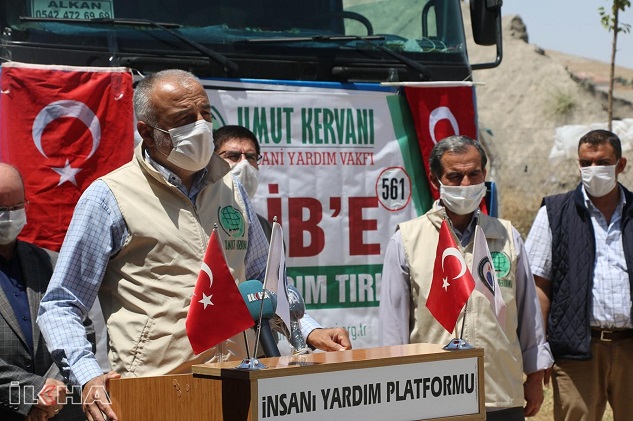 İdlib'e 2 TIR insani yardım malzemesi gönderildi
