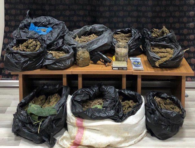 15 kilogram esrar ele geçirildi
