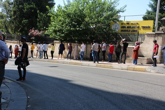 YKS sınavı saat 10.15 itibarıyla başladı