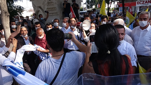 Şanlıurfa'da polis ile HDP'liler arasında arbede yaşandı
