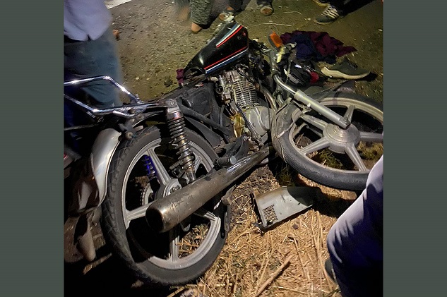 Siverek'te motosiklet traktöre çarptı: 2 yaralı