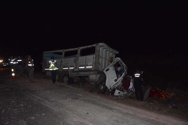 Siverek-Viranşehir yolunda kaza: 3 ölü, bir yaralı