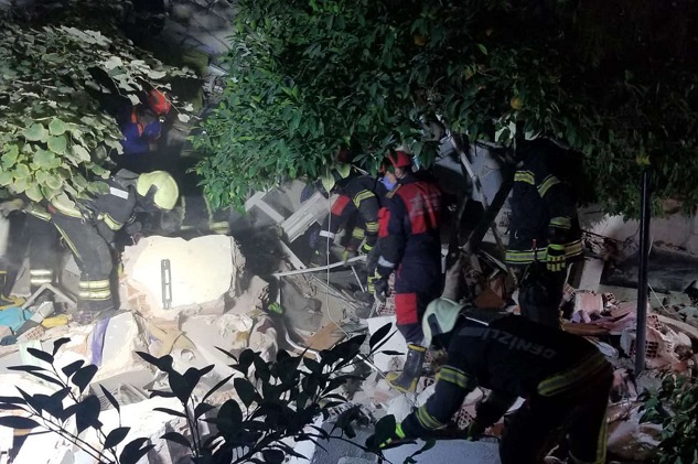 İzmir depreminde 24 kişi hayatını kaybetti 804 yaralı var
