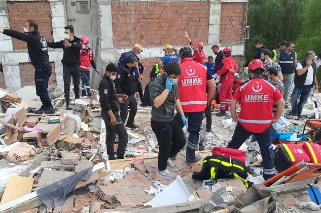 İzmir'deki depremde can kaybı 35'e yükseldi