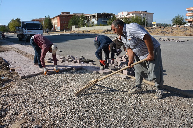 Siverek'te kaldırımlar yenileniyor