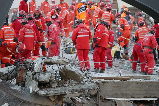 İzmir depreminde can kaybı 107'ye yükseldi

