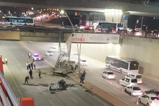Şanlıurfa'da çimento yüklü kamyon köprüden aşağı düştü: 5 yaralı