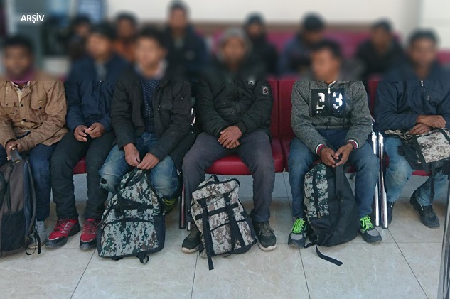 Siverek'te Afganistan uyruklu 40 düzensiz göçmen yakalandı

