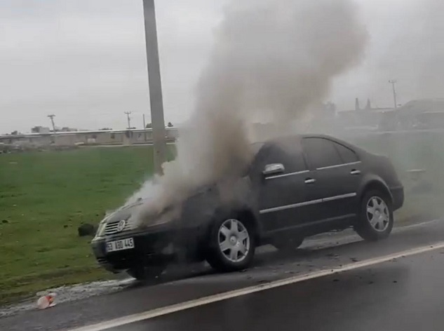 Siverek'te seyir halindeki otomobil cayır cayır yandı