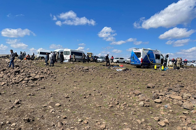 Gölette kaybolan gençlerden biri bulundu