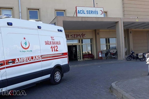 Siverek'te tır şarampole devrildi: Bir ölü bir yaralı
