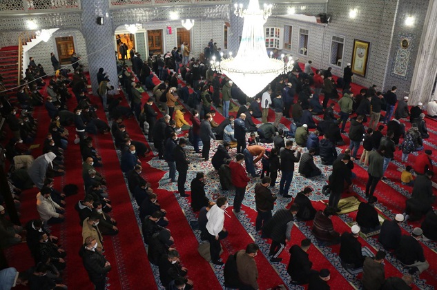 Beraat Kandili dualarla ihya edildi
