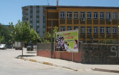 REKOR AFİŞLERİ CADDELERİ SÜSLEDİ