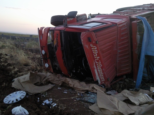 SİVEREK'TE TRAFİK KAZASI: 2 YARALI