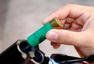 AV TÜFEĞİ İLE ARKADAŞINI VURDU