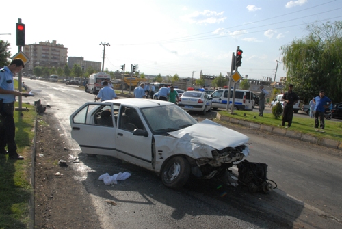 SİVEREK'TE AMBULANS KAZA YAPTI