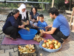 BÖLGENİN EN ÇALIŞKANI SİVEREKLİ KADINLAR