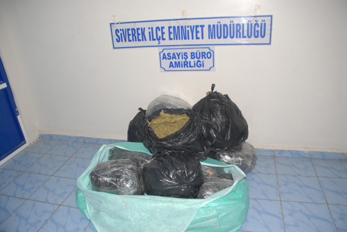 SİVEREKTE 15 KİLO ESRAR ELE GEÇİRİLDİ
