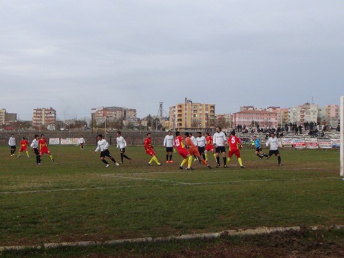 SİVEREK BELEDİYESPOR KENDİ EVİNDE 2-0 YENİLDİ