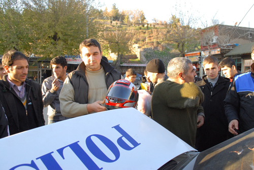 SİVEREKTE 100 KİŞİYE KASK DAĞITIMI YAPILDI