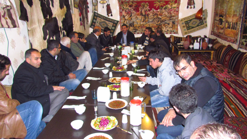 AK PARTİ GAZETECİLERLE AKŞAM YEMEĞİNDE BULUŞTU