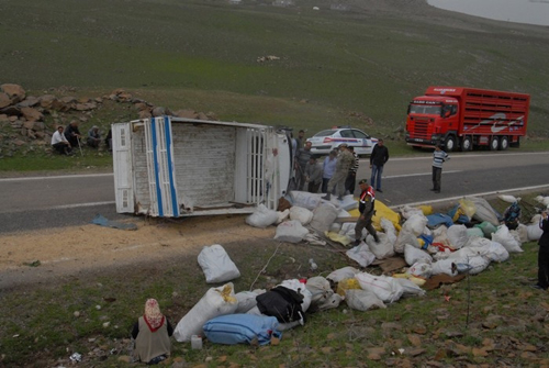 SİVEREK- ÇERMİK YOLUNDA KAZA 2 YARALI
