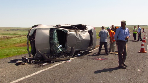 ÖĞRETİM GÖREVLİLERİ KAZA YAPTI: 1 ÖLÜ, 3 YARALI