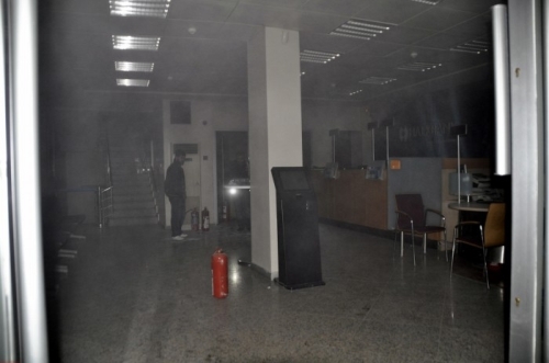 BANKADA ÇIKAN YANGIN KORKUTTU