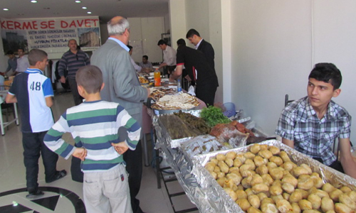 SİVEREKTE ÖĞRENCİLER YARARINA KERMES