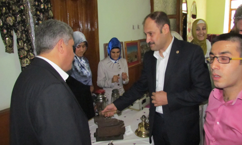 GÜLPINAR GELENEKSEL EV ARAÇLARI SERGİSİNİ GEZDİ