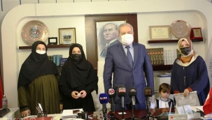 Kur'an'ı Kerim'i güzel okuma yarışmasında hoca ve öğrencisi birinci oldu